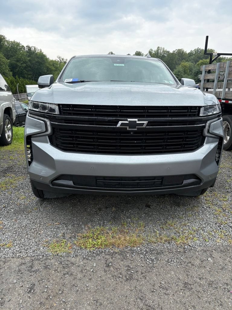 Used 2024 Chevrolet Suburban RST w/ Luxury Package AWD/4WD image 2