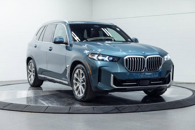 Used 2024 BMW X5 xDrive50e w/ Parking Assistance Package AWD/4WD image 4