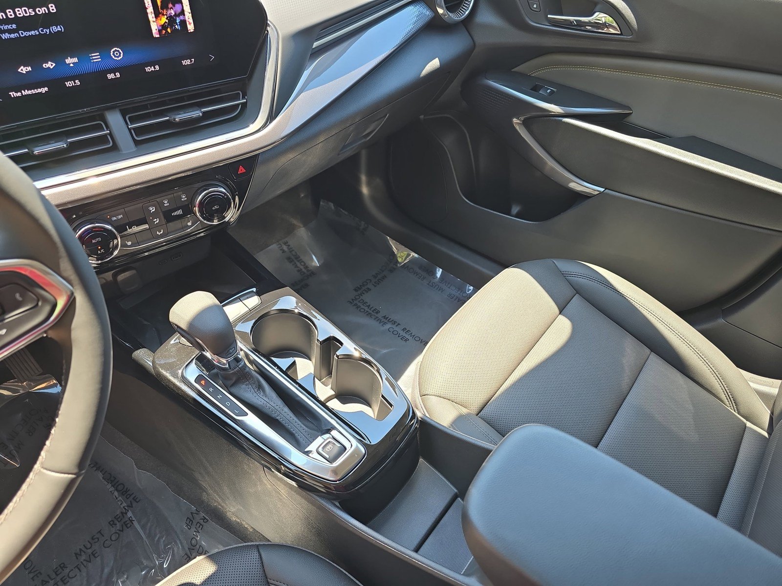 Used 2026 Chevrolet Trax ACTIV w/ Sunroof Package FWD image 26
