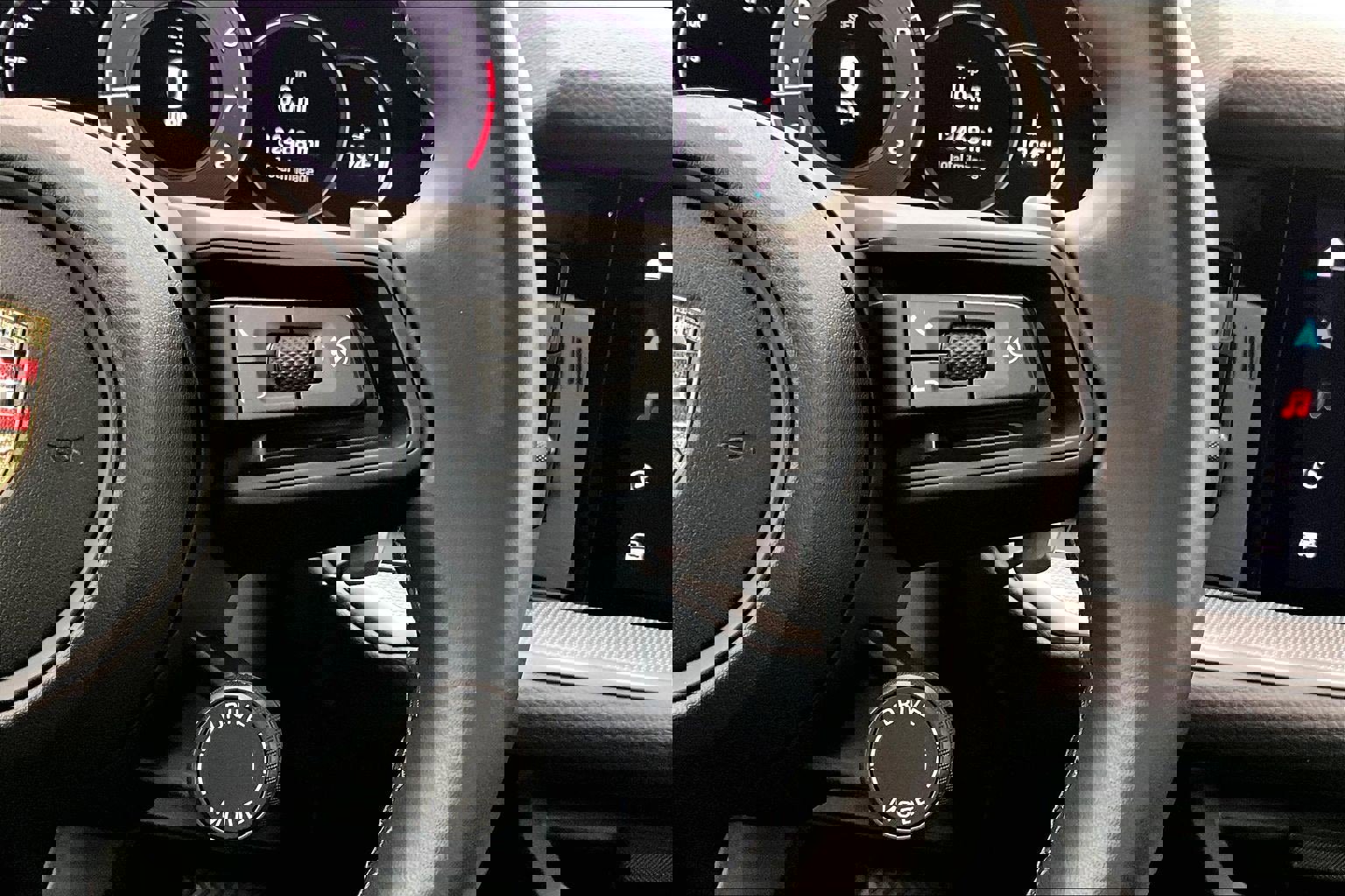 Used 2024 Porsche Cayenne image 21