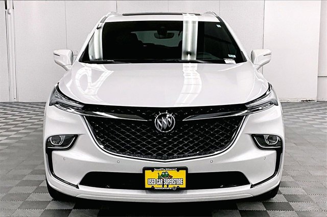 Used 2024 Buick Enclave Avenir image 3