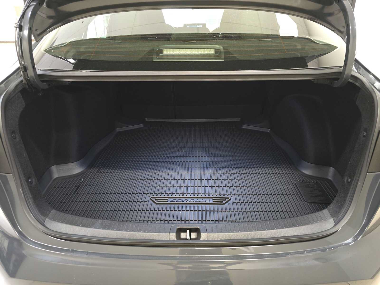 Certified 2025 Toyota Corolla SE FWD image 30