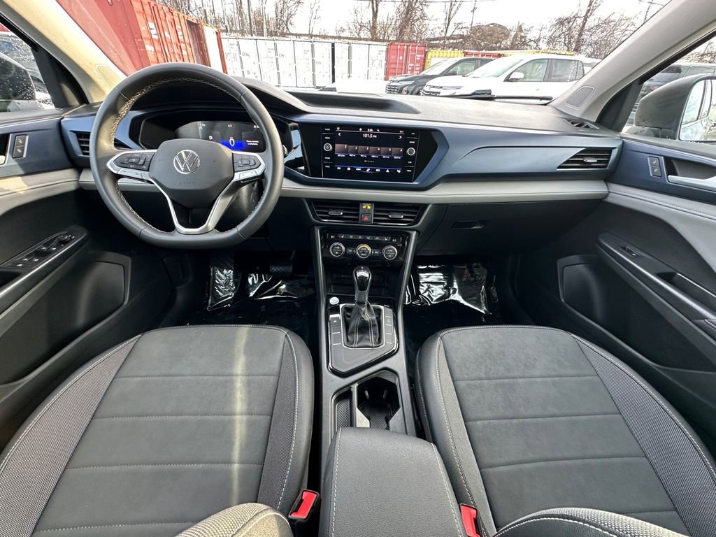 Used 2024 Volkswagen Taos SE image 21