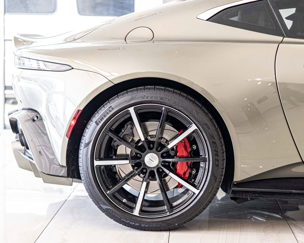 Used 2023 Aston Martin V8 Vantage Coupe image 11