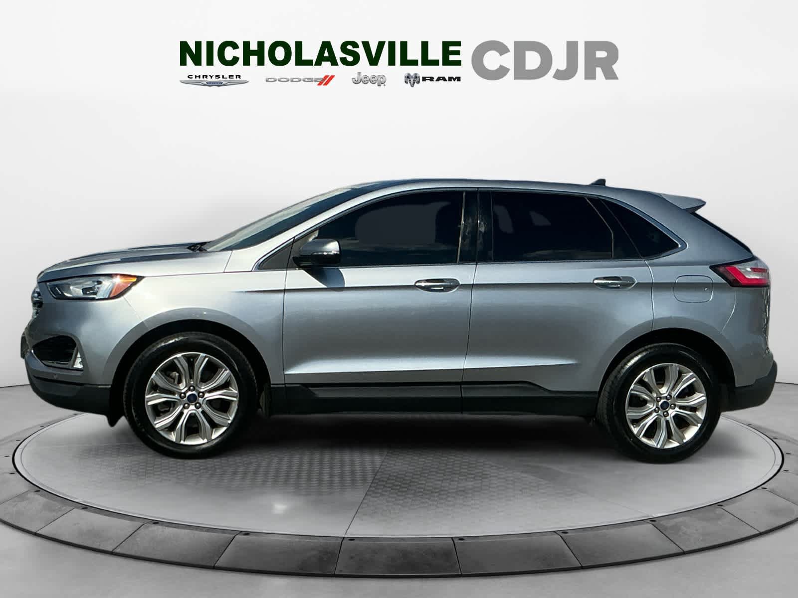 Used 2022 Ford Edge Titanium AWD/4WD image 2