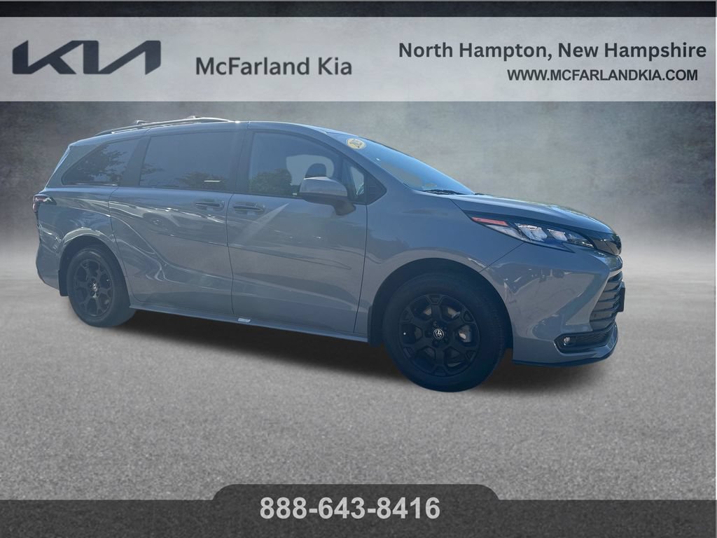 Used 2025 Toyota Sienna XLE Woodland Edition AWD/4WD image 12