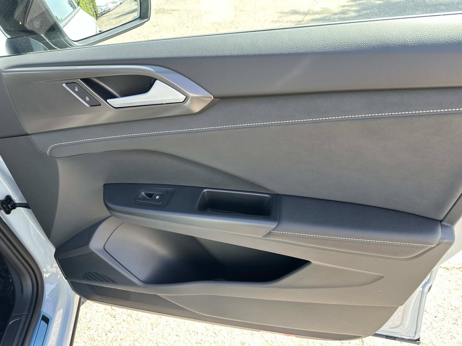 New 2027 Volkswagen Taos SE FWD image 28