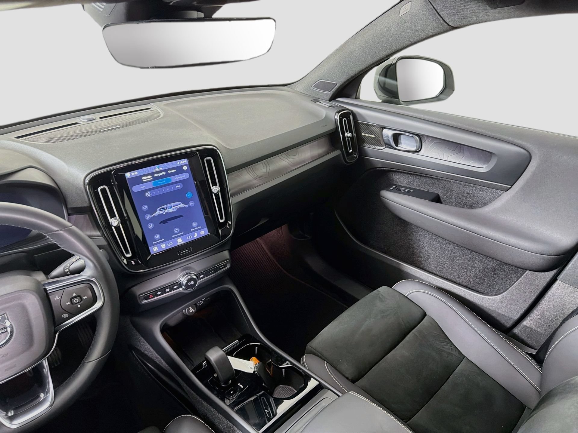 Certified 2023 Volvo C40 P8 Recharge Ultimate AWD/4WD image 23