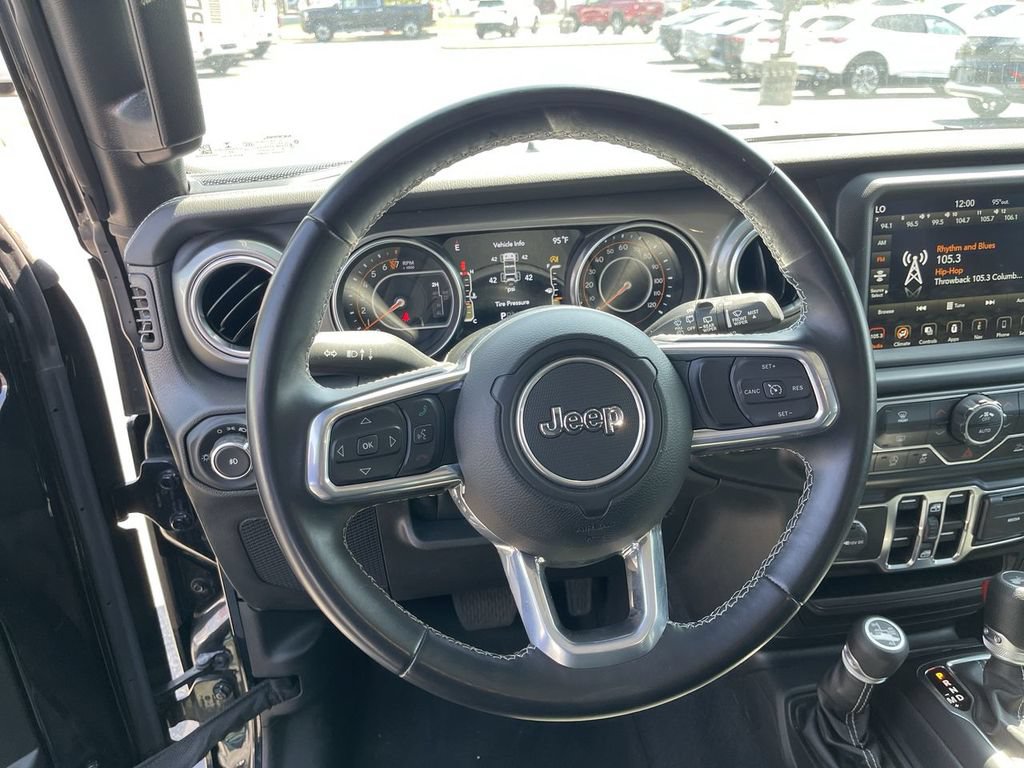 Used 2022 Jeep Wrangler Unlimited Sahara AWD/4WD image 14