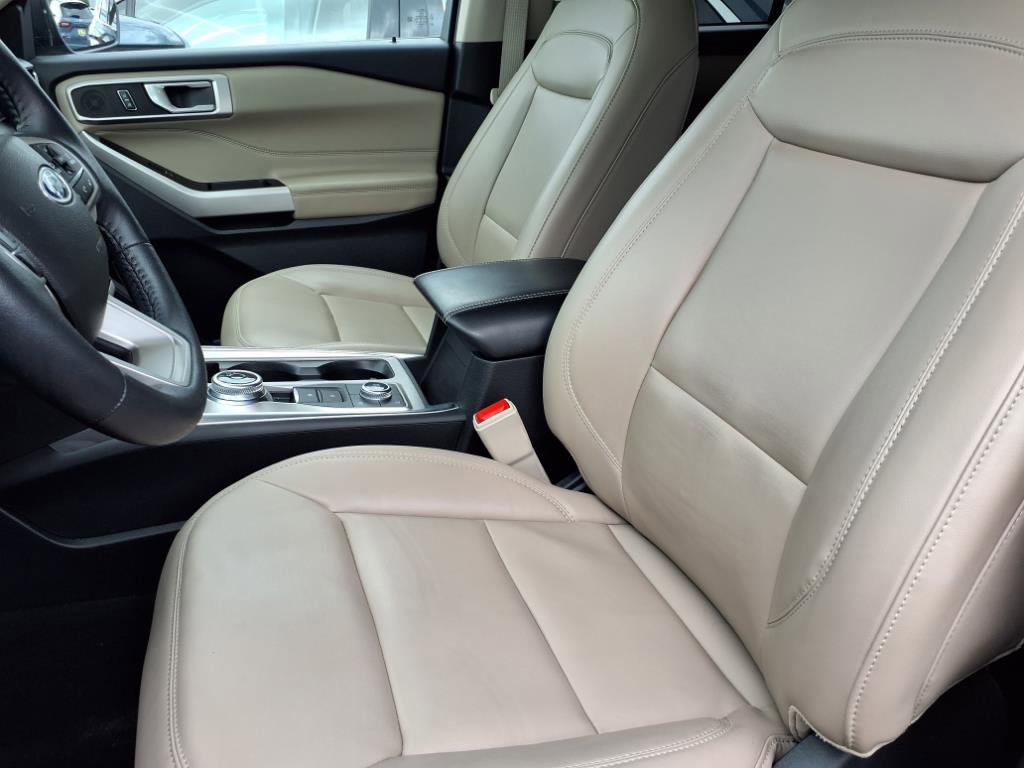 Certified 2023 Ford Explorer XLT w/ Equipment Group 202A image 3