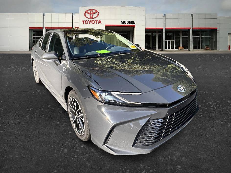 Used 2025 Toyota Camry XLE FWD image 6