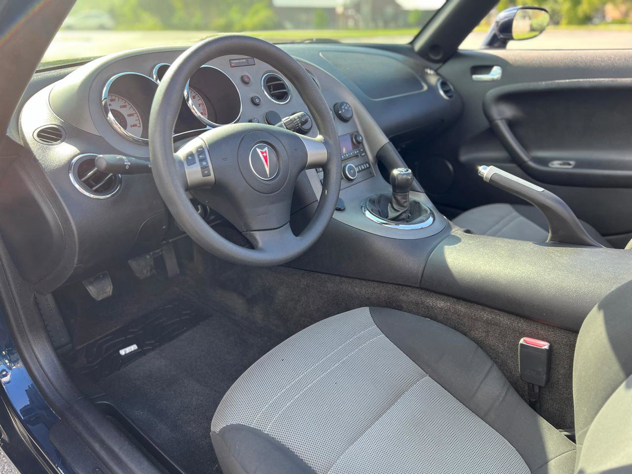 Used 2006 Pontiac Solstice Roadster w/ Power Package image 28