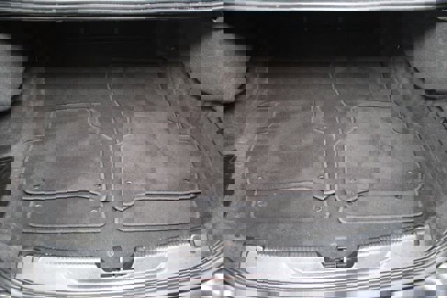 Used 2017 Jaguar XE Premium image 21