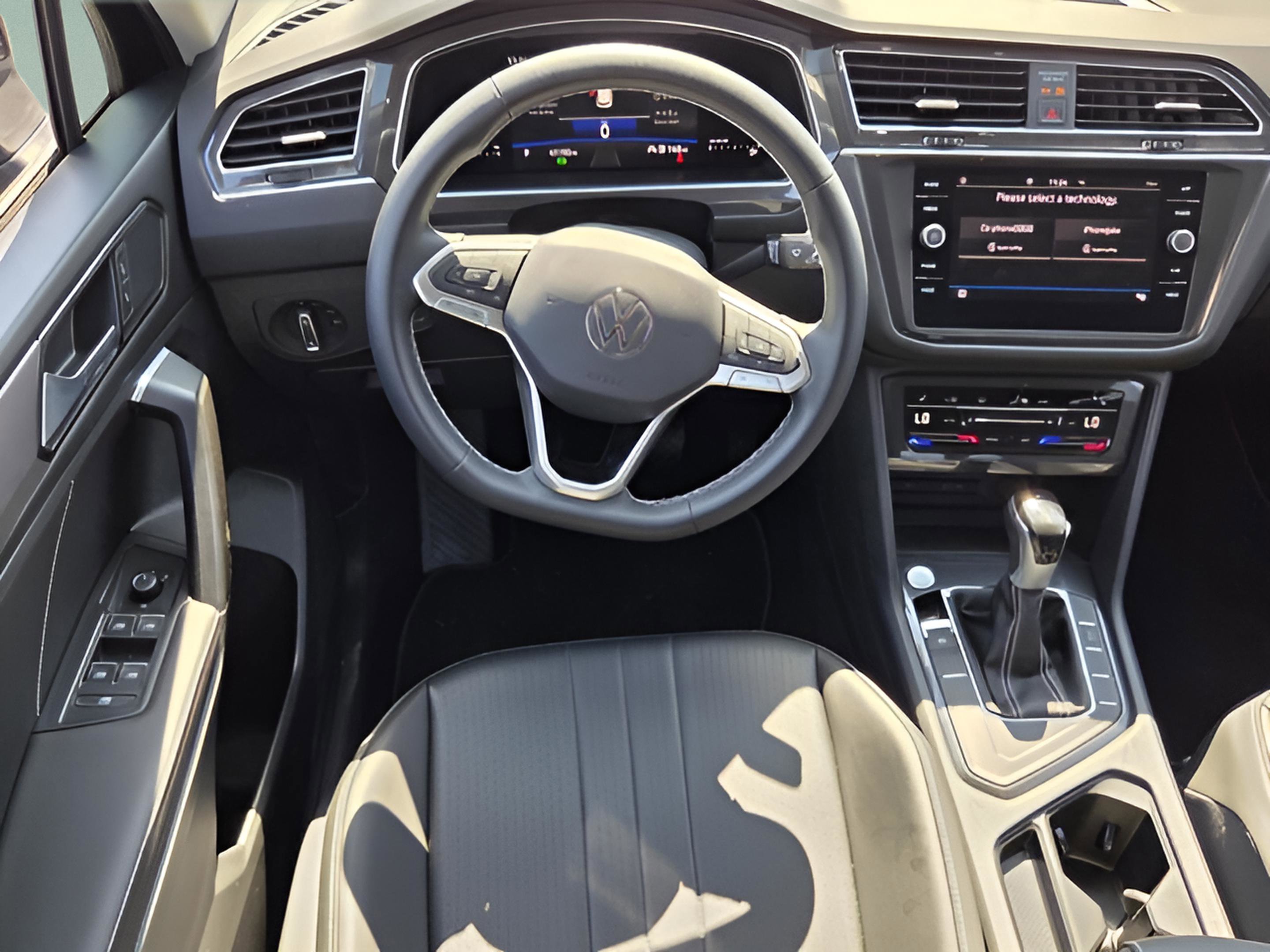 Used 2023 Volkswagen Tiguan SE image 38