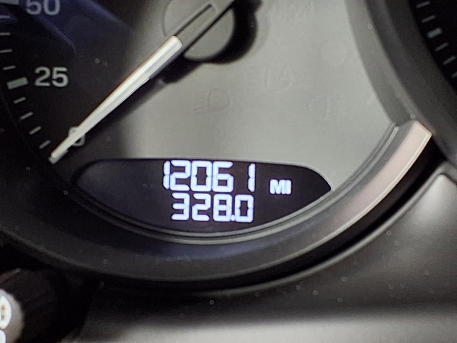 Used 2024 Porsche Macan Turbo image 32