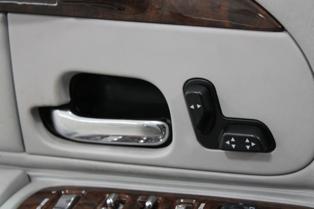 Used 2002 Lincoln Town Car Executive image 43