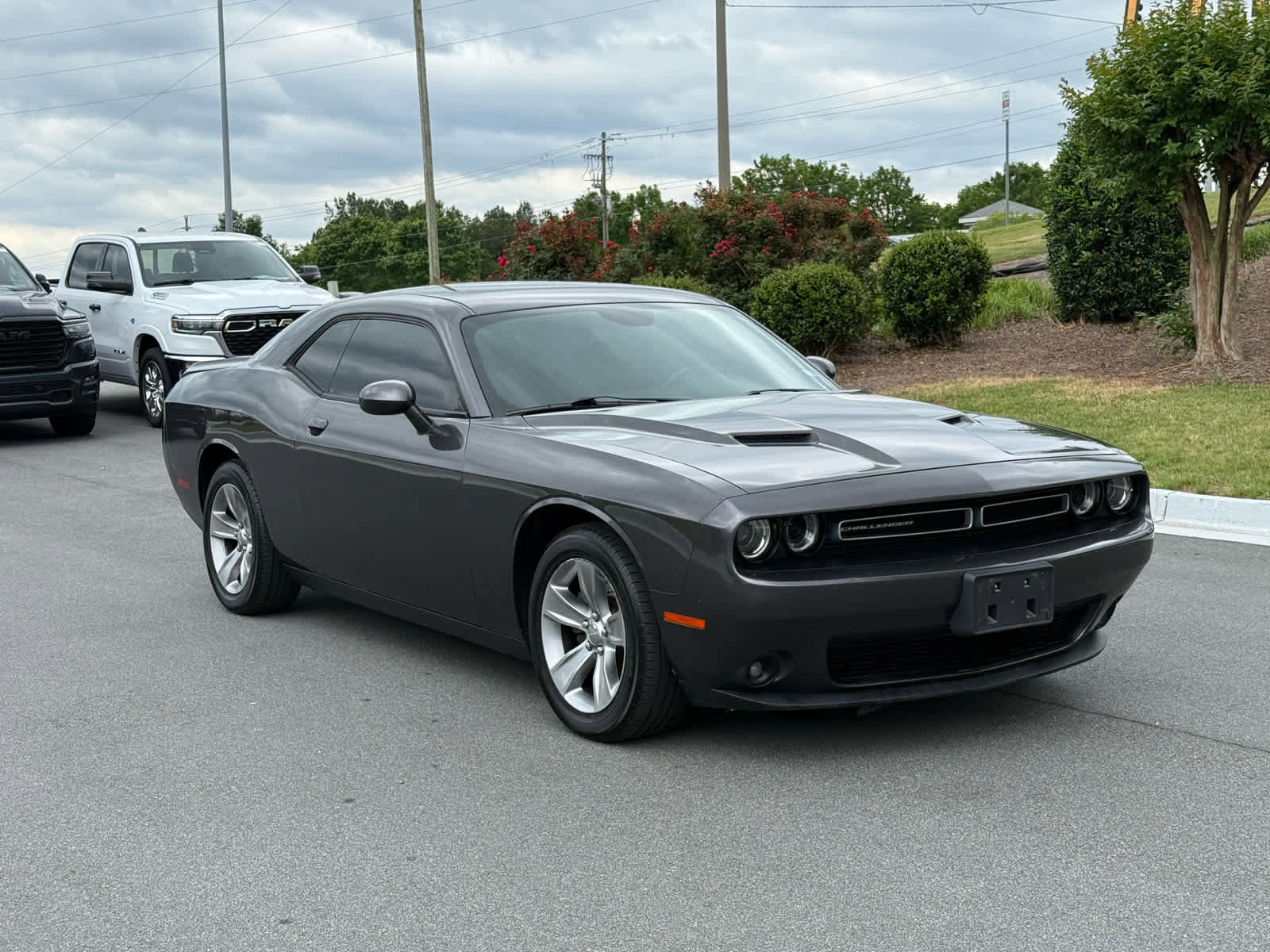 Used 2019 Dodge Challenger SXT w/ Driver Convenience Group RWD image 7