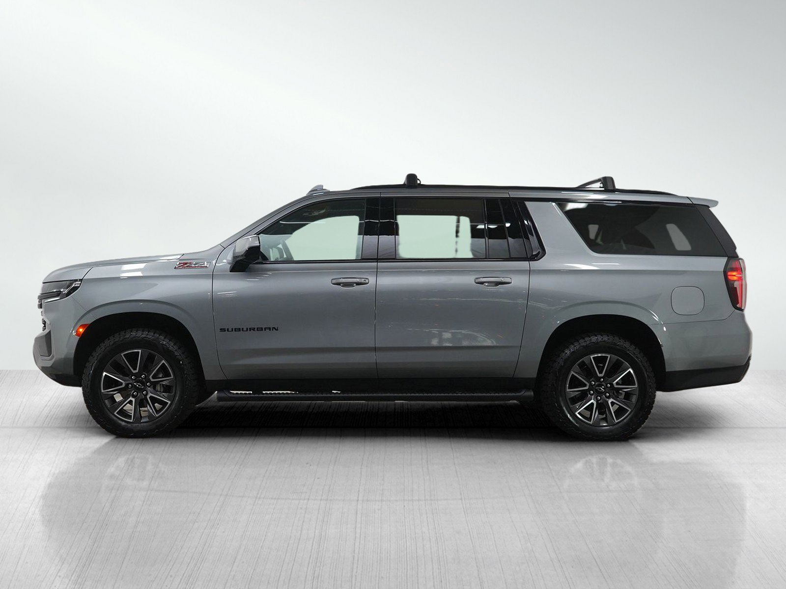 Used 2024 Chevrolet Suburban Z71 AWD/4WD image 2