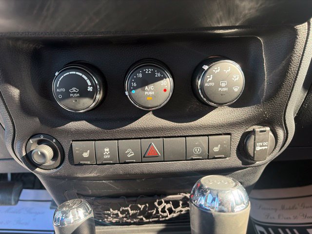 Used 2013 Jeep Wrangler Sahara w/ Dual Top Group AWD/4WD image 22