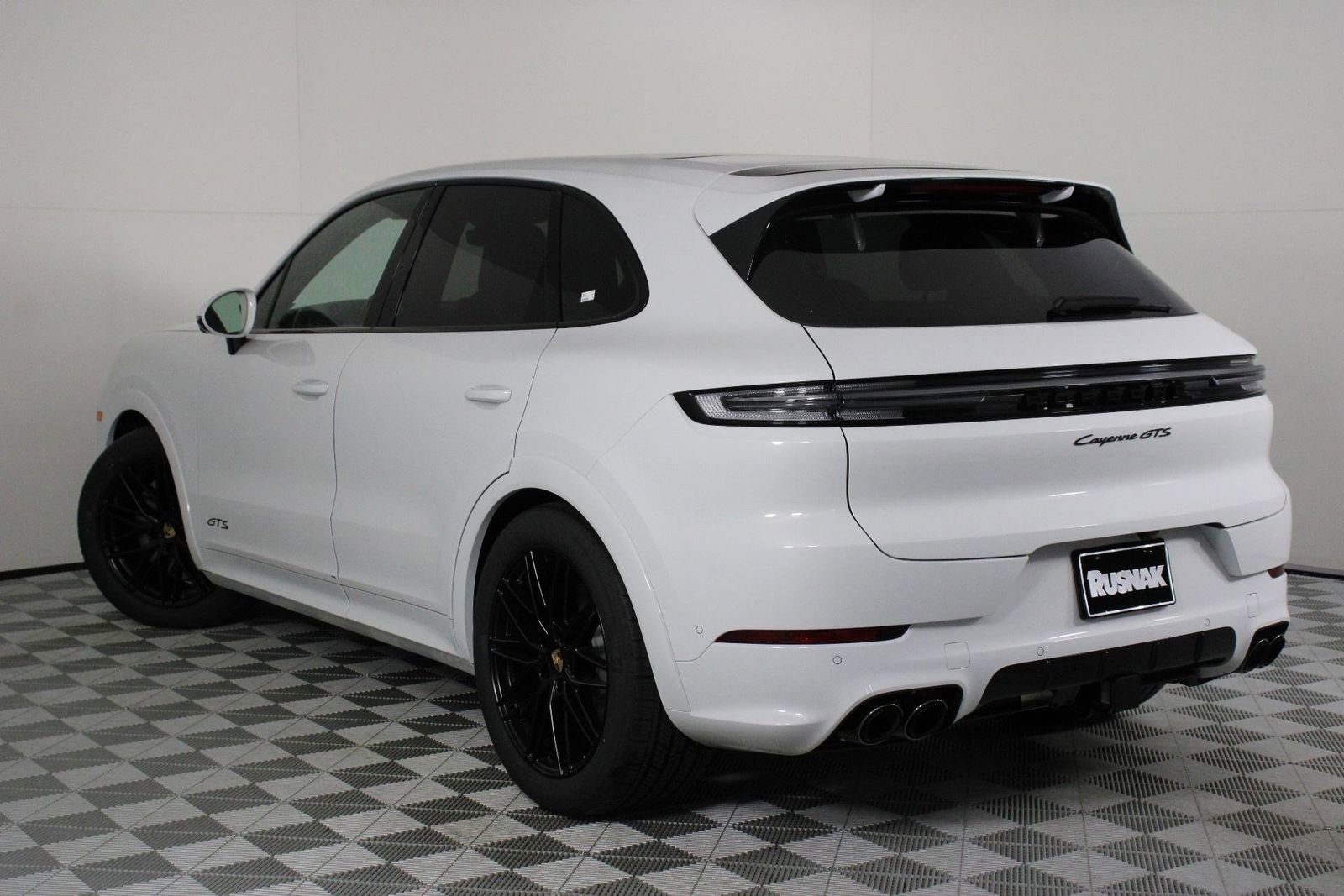 New 2026 Porsche Cayenne GTS image 3