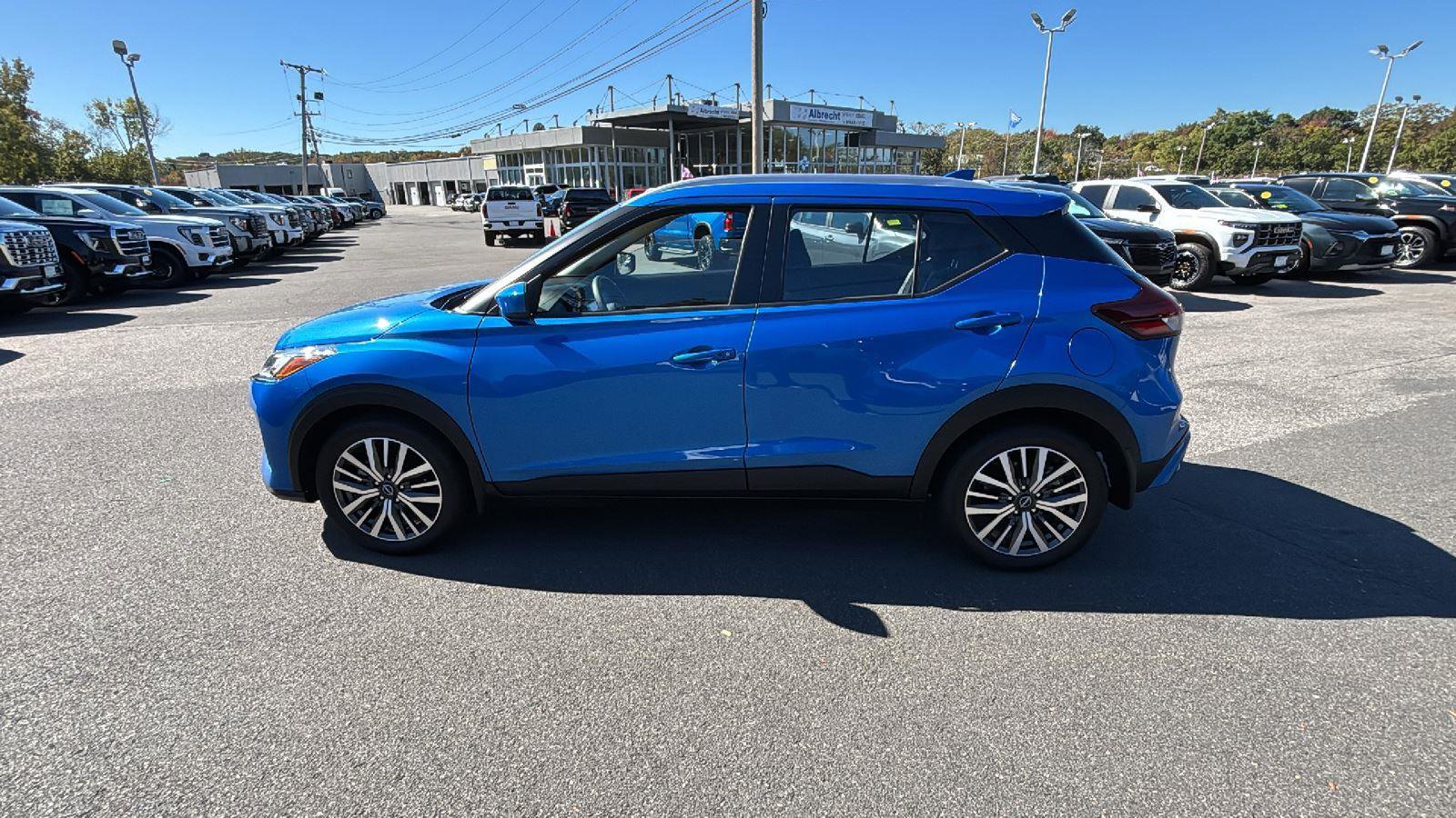 Used 2024 Nissan Kicks SV image 4