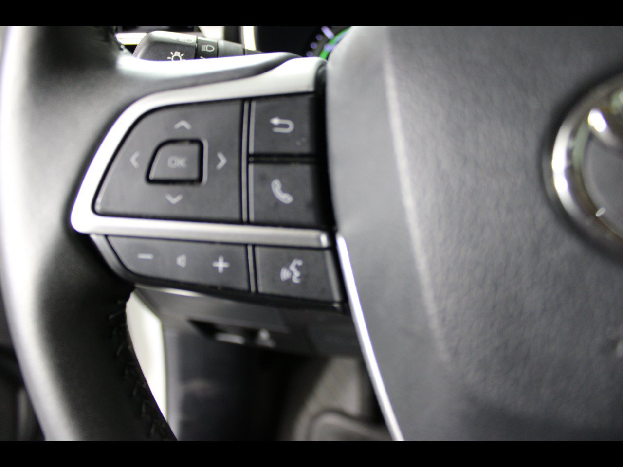 Used 2024 Toyota Highlander XLE FWD image 19