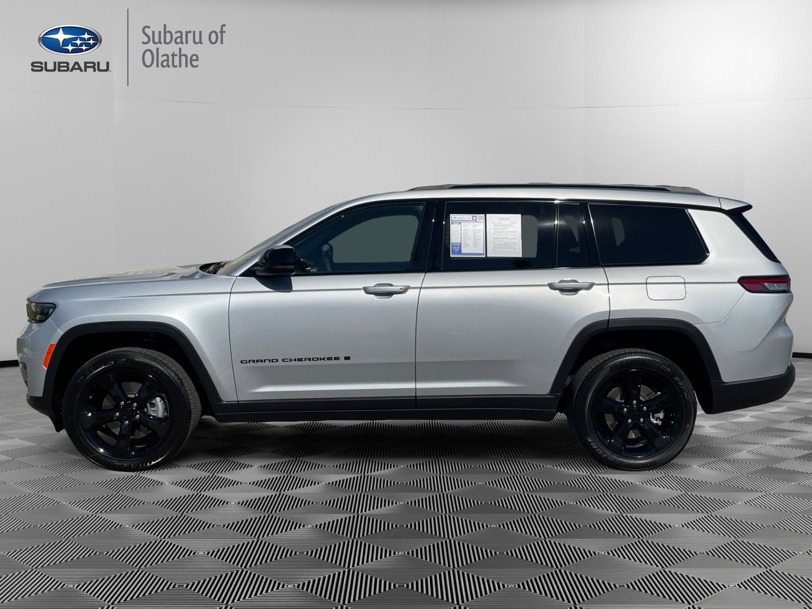 Used 2025 Jeep Grand Cherokee L Altitude image 8