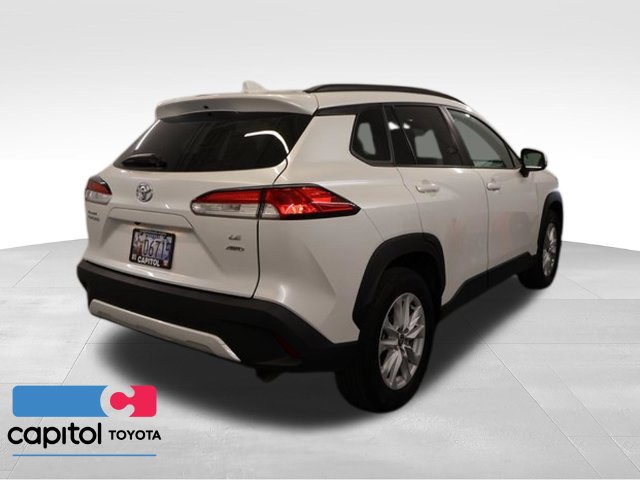 Certified 2022 Toyota Corolla Cross LE w/ Moonroof Package AWD/4WD image 3