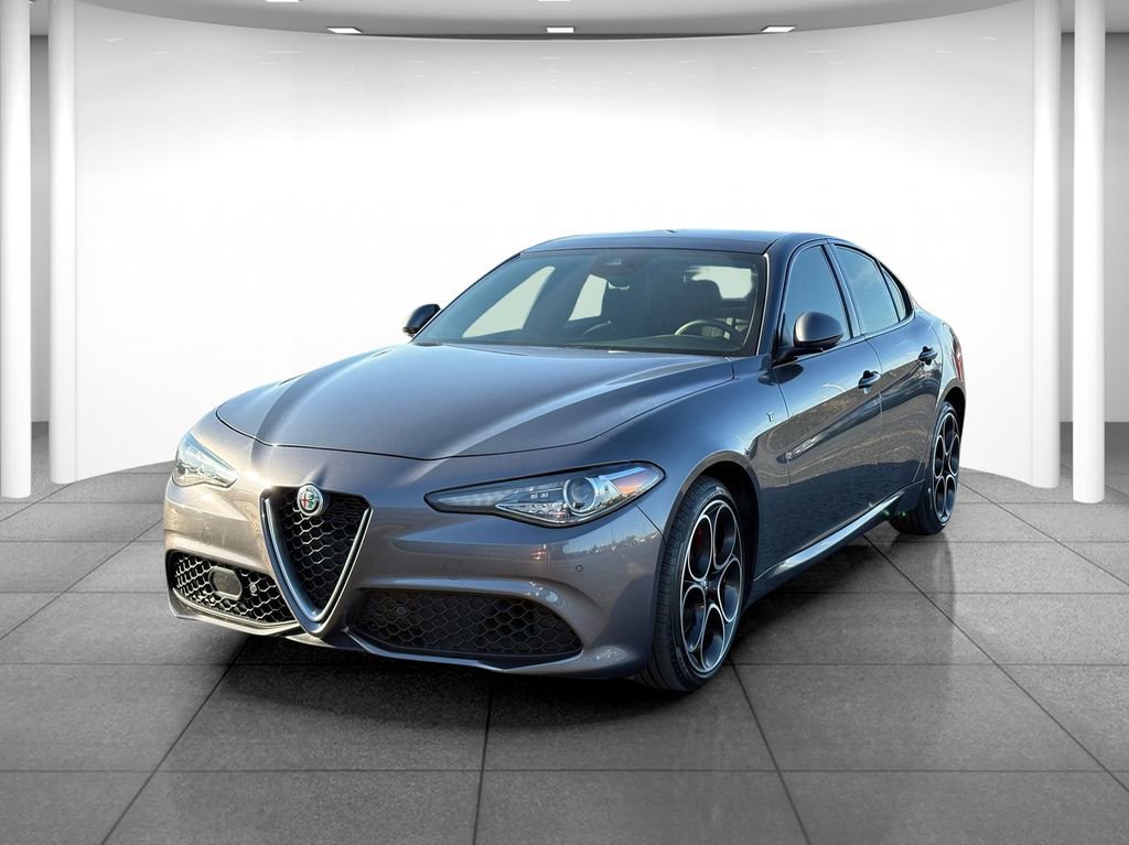 Used 2022 Alfa Romeo Giulia Ti AWD/4WD image 3