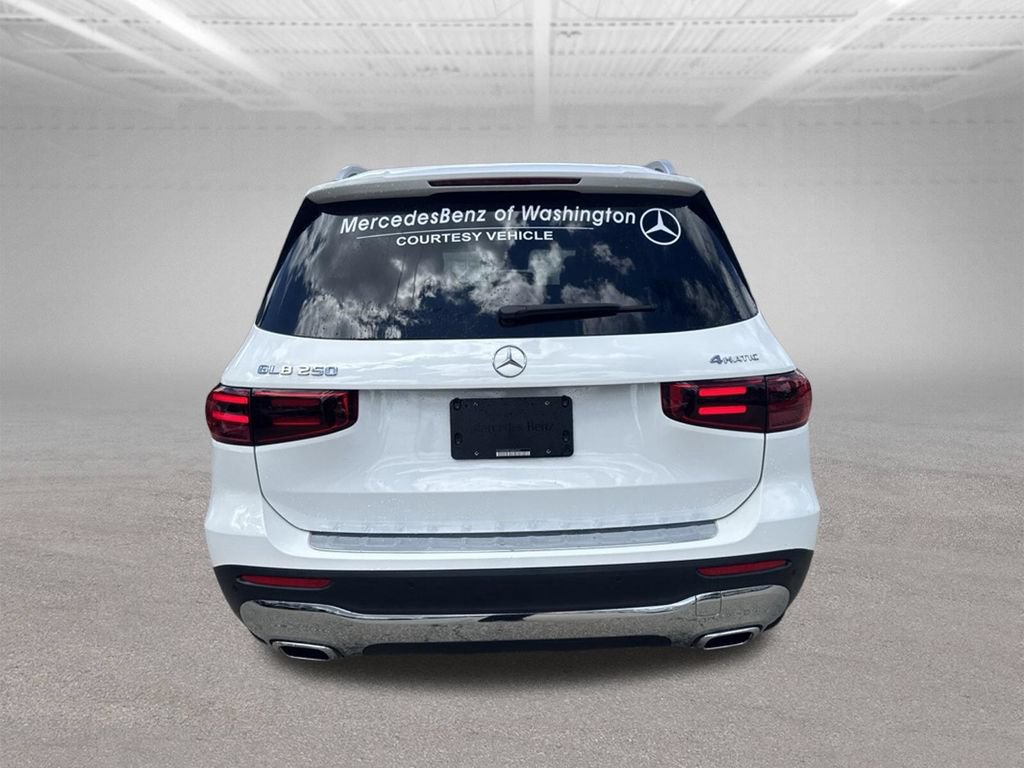 Used 2026 Mercedes-Benz GLB 250 4MATIC image 4