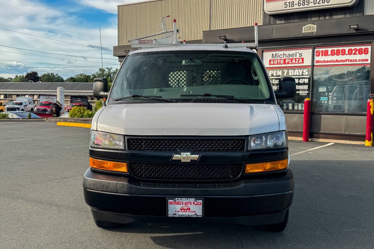 Used 2018 Chevrolet Express 2500 w/ Driver Convenience Package RWD image 9