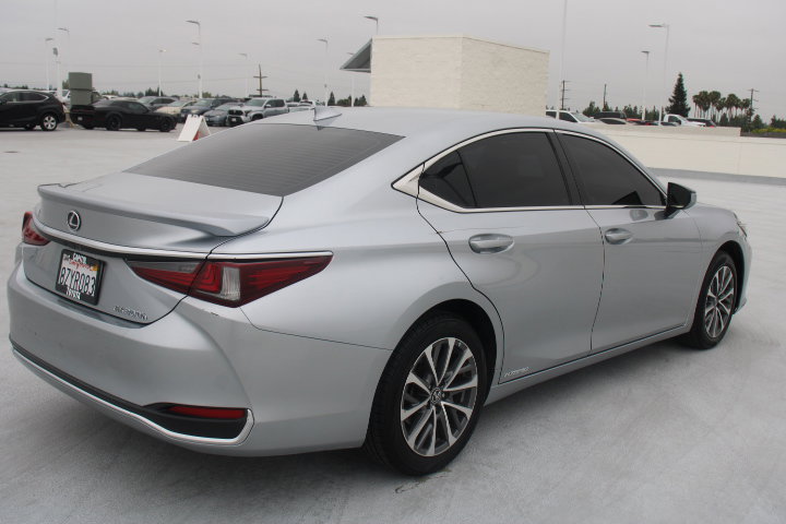 Used 2022 Lexus ES 300h w/ Accessory Package 2 FWD image 3