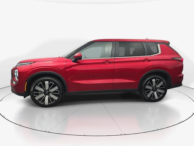 Used 2025 Mitsubishi Outlander SE image 6