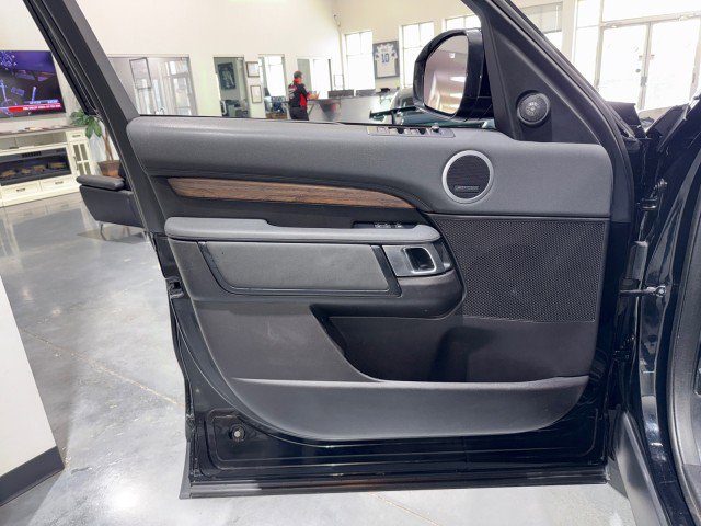 Used 2018 Land Rover Discovery HSE AWD/4WD image 42
