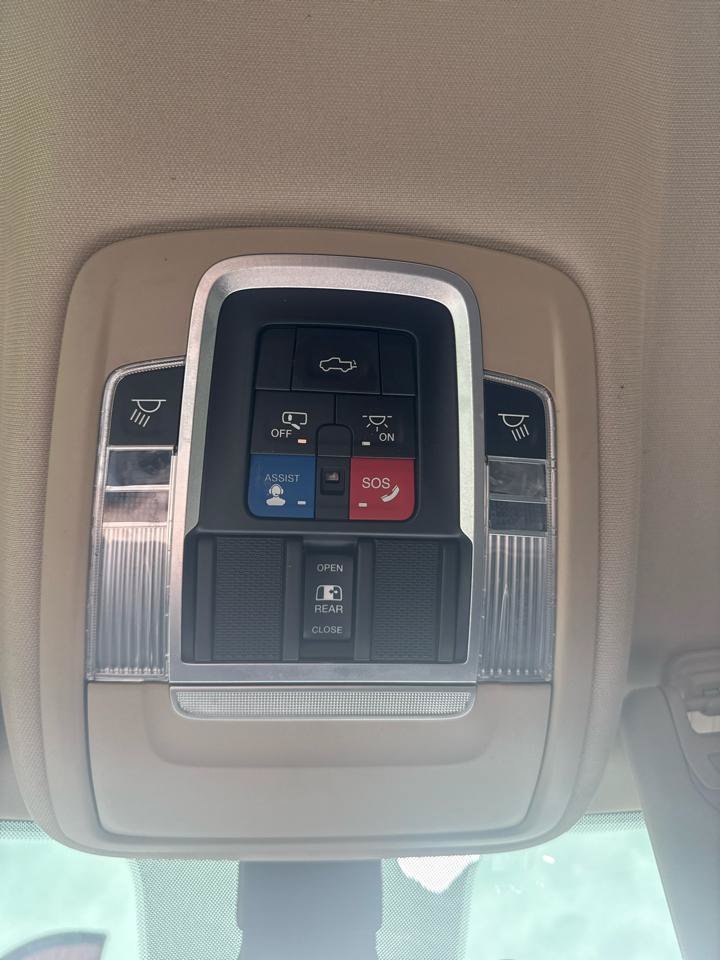Used 2019 RAM 1500 Laramie AWD/4WD image 28
