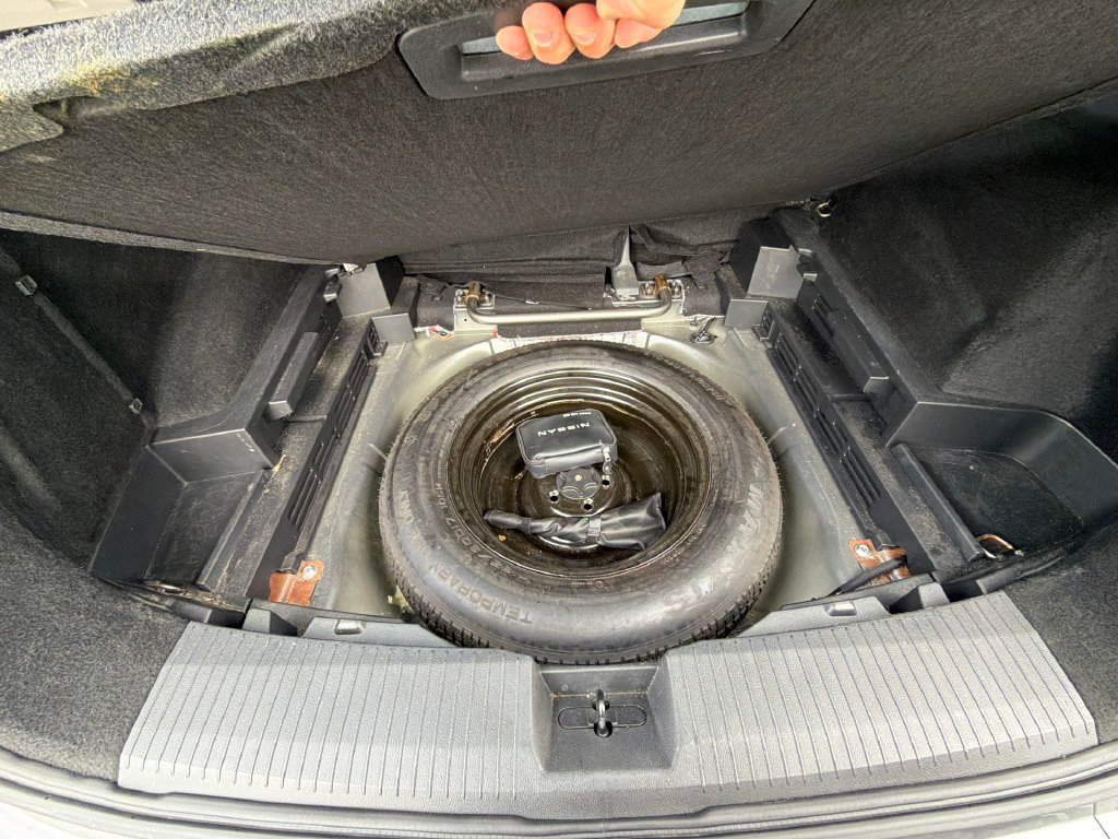 Used 2024 Nissan Rogue S AWD/4WD image 11