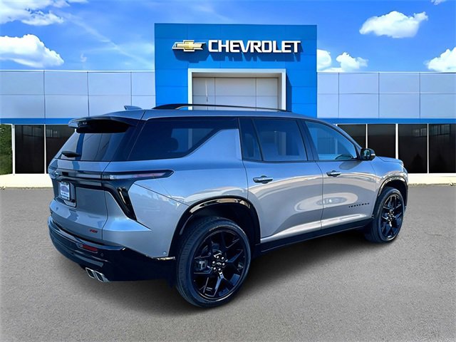 Used 2025 Chevrolet Traverse RS image 3