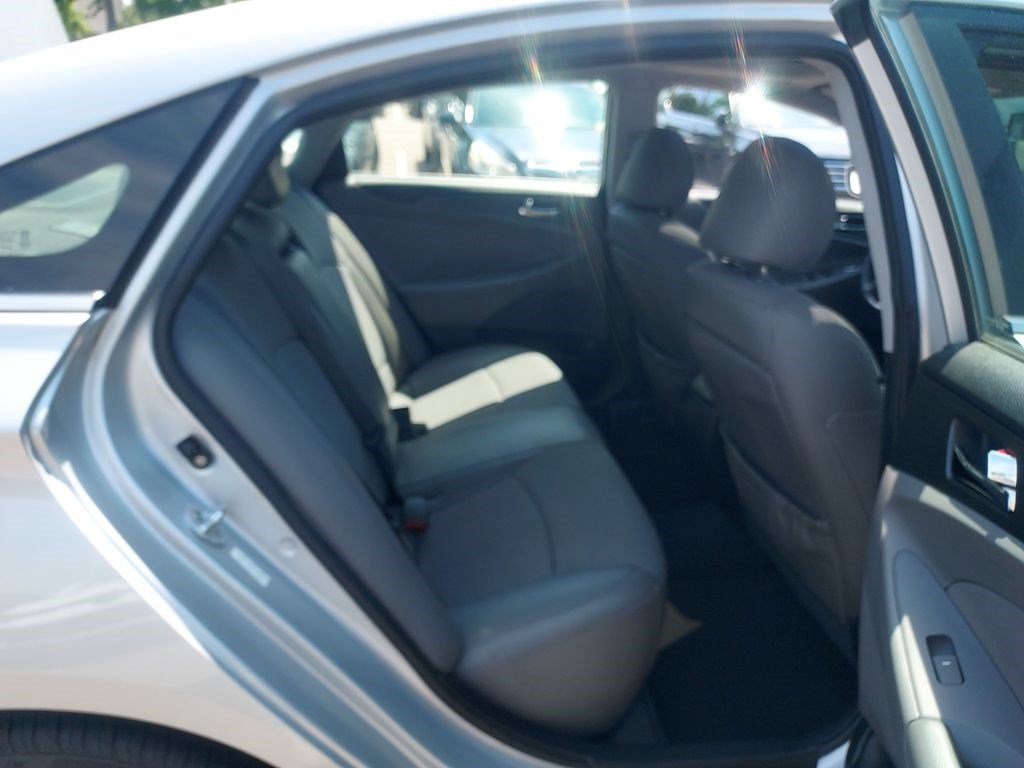 Used 2011 Hyundai Sonata SE w/ Navigation & Sunroof Pkg 4 FWD image 30