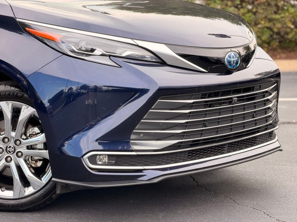 Certified 2024 Toyota Sienna Platinum FWD image 6