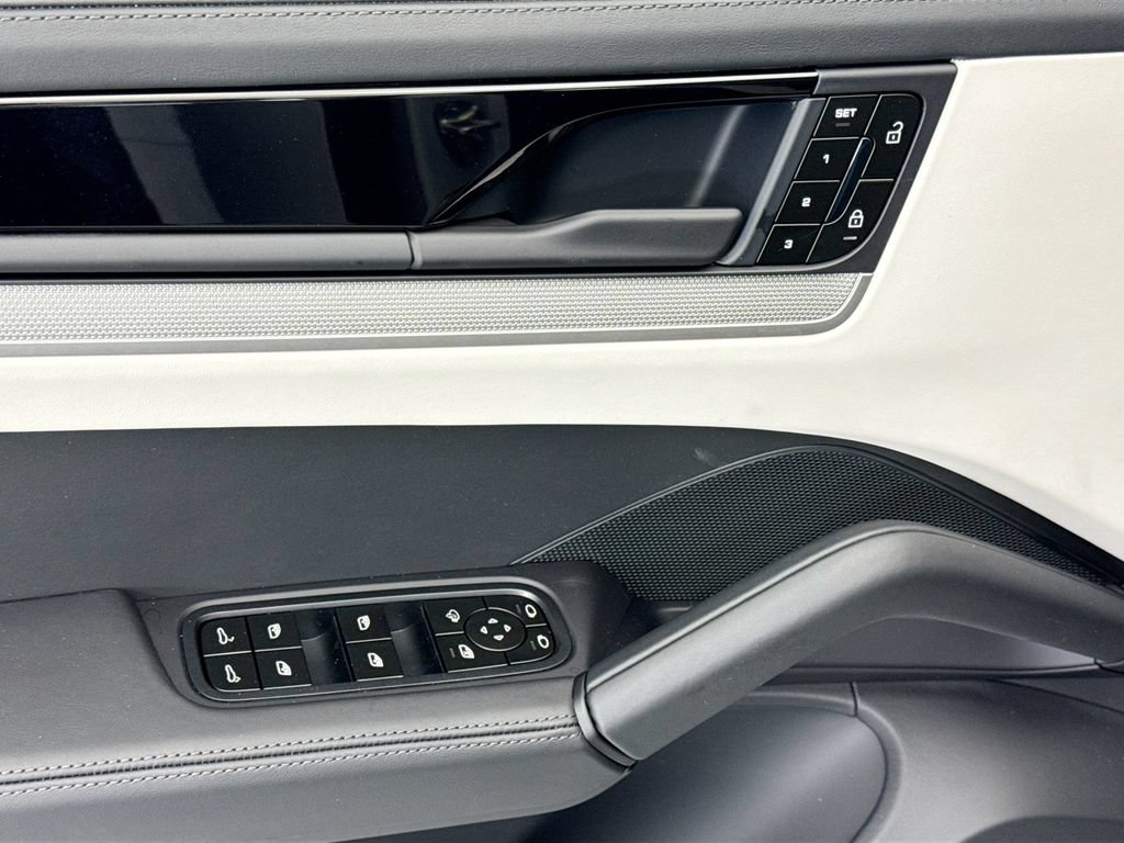 New 2026 Porsche Cayenne Coupe AWD/4WD image 23