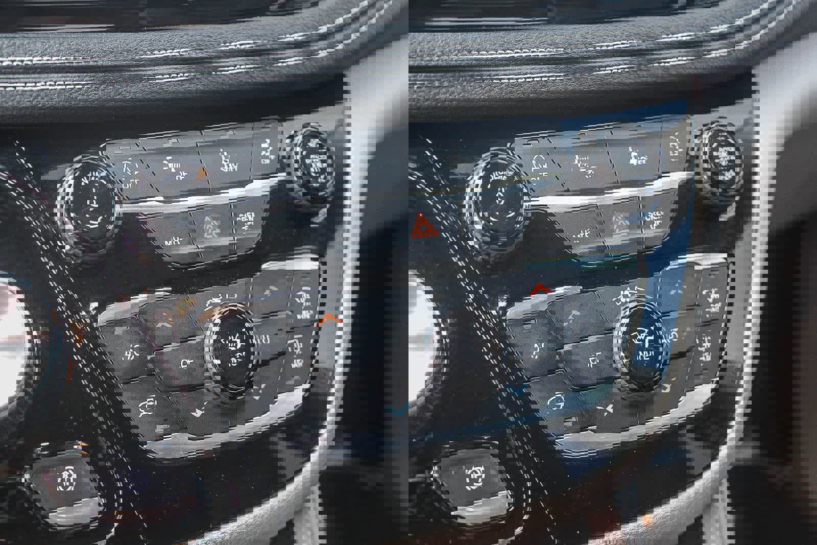 Used 2023 Chrysler Pacifica Limited image 36