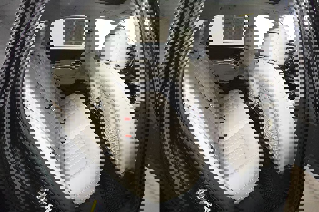 Used 2024 Audi Q8 e-tron Premium Plus w/ Premium Plus Package image 32