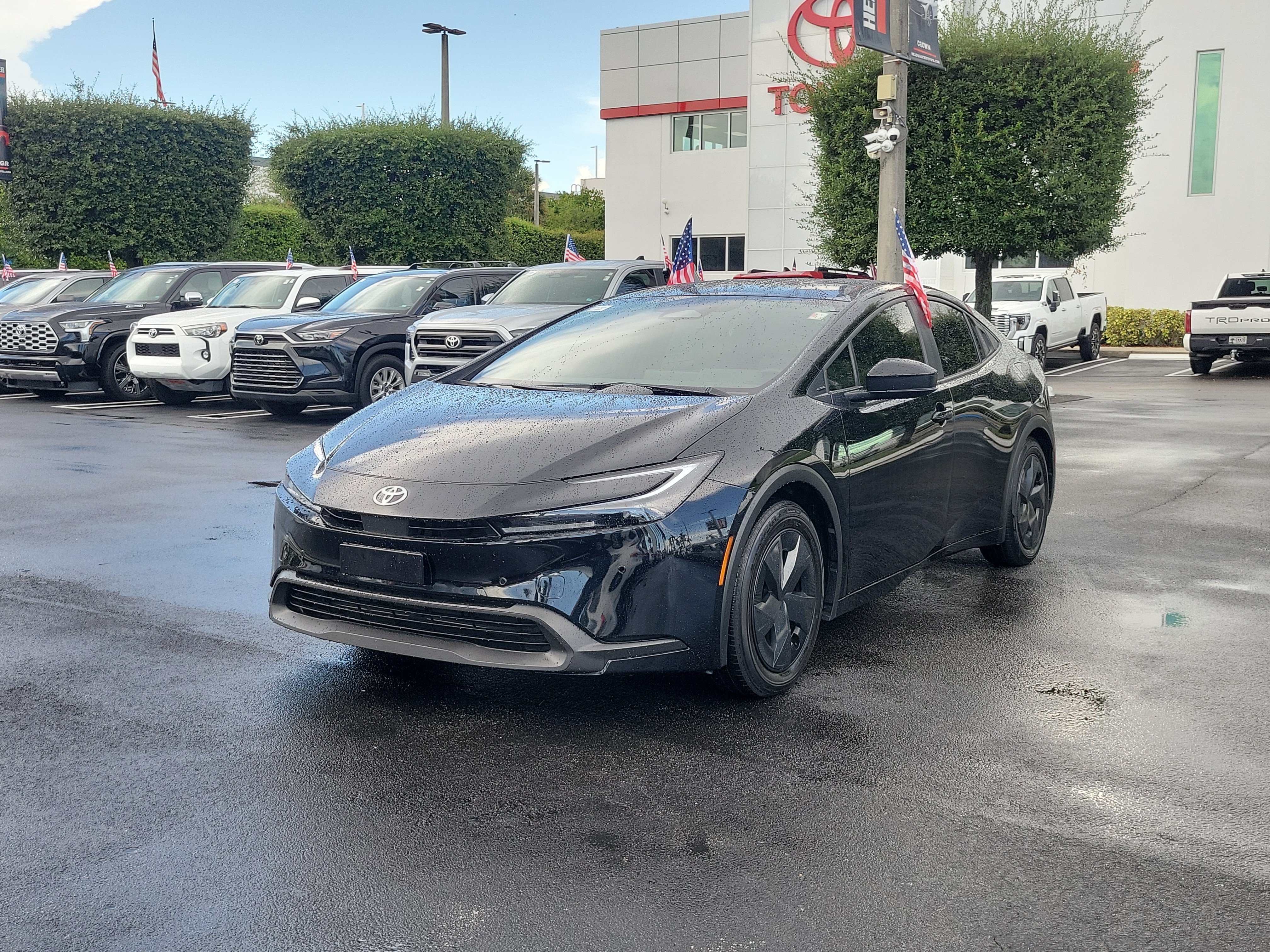 Used 2025 Toyota Prius LE FWD image 5