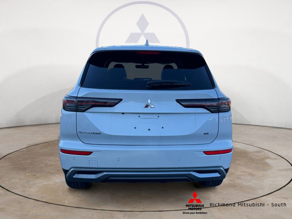 New 2026 Mitsubishi Outlander SE image 4