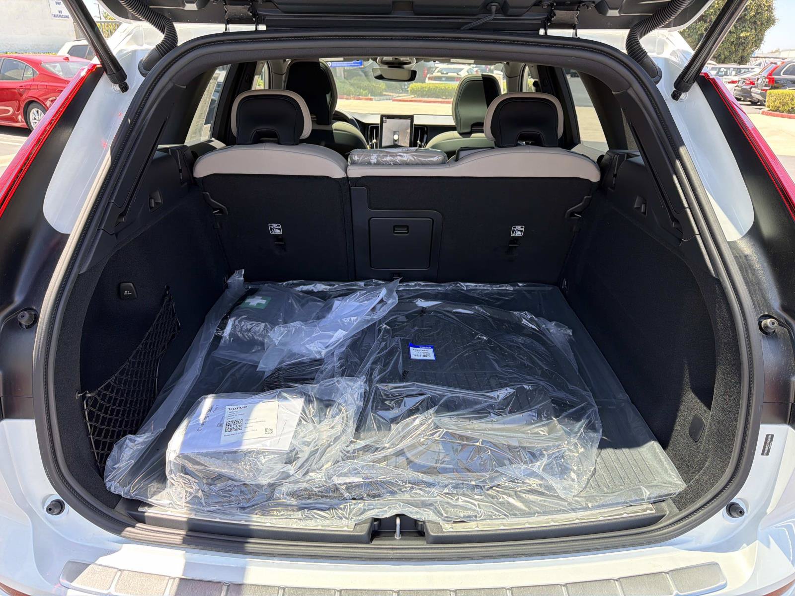 New 2026 Volvo XC60 T8 Plus w/ Protection Package Premier AWD/4WD image 18
