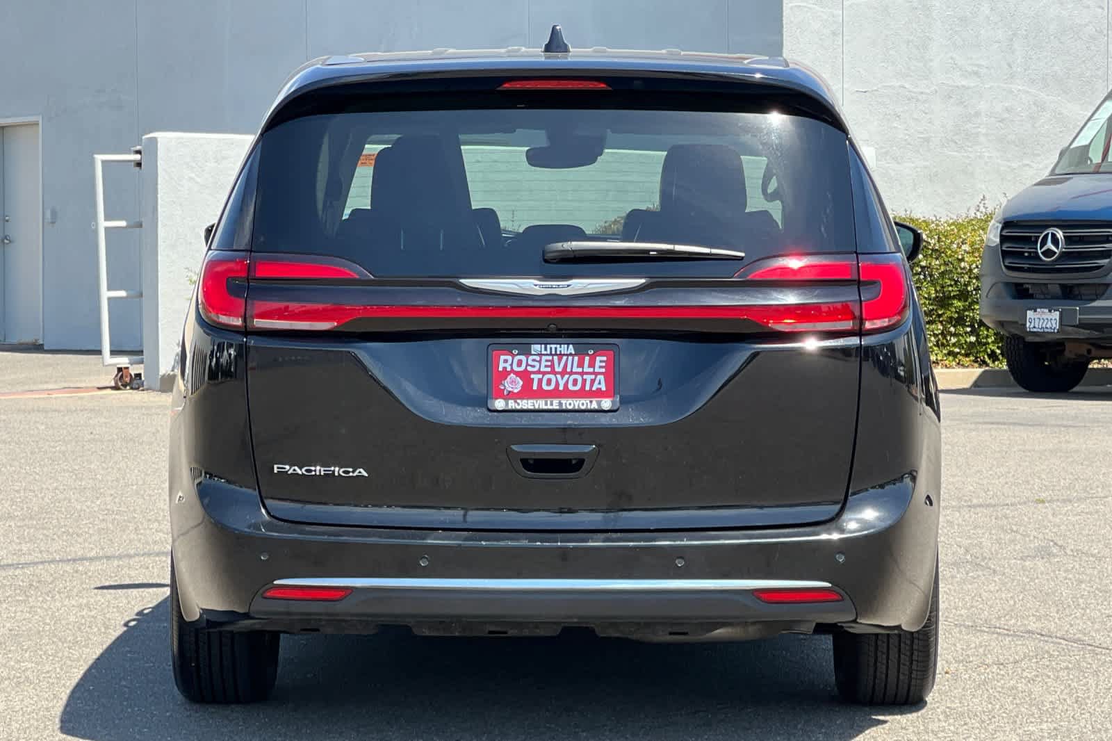 Used 2024 Chrysler Pacifica Touring-L FWD image 8