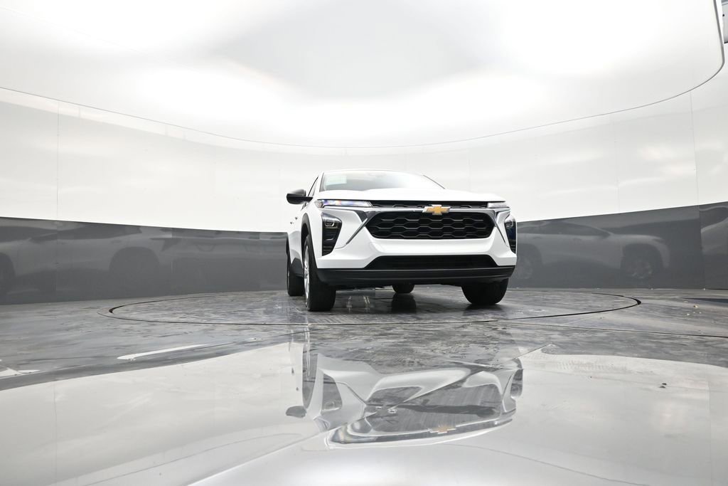 Used 2025 Chevrolet Trax LS FWD image 26