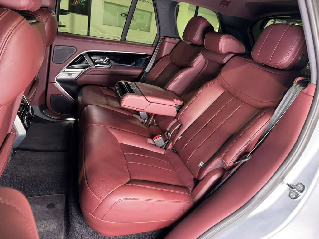 Used 2024 Land Rover Range Rover SE image 12