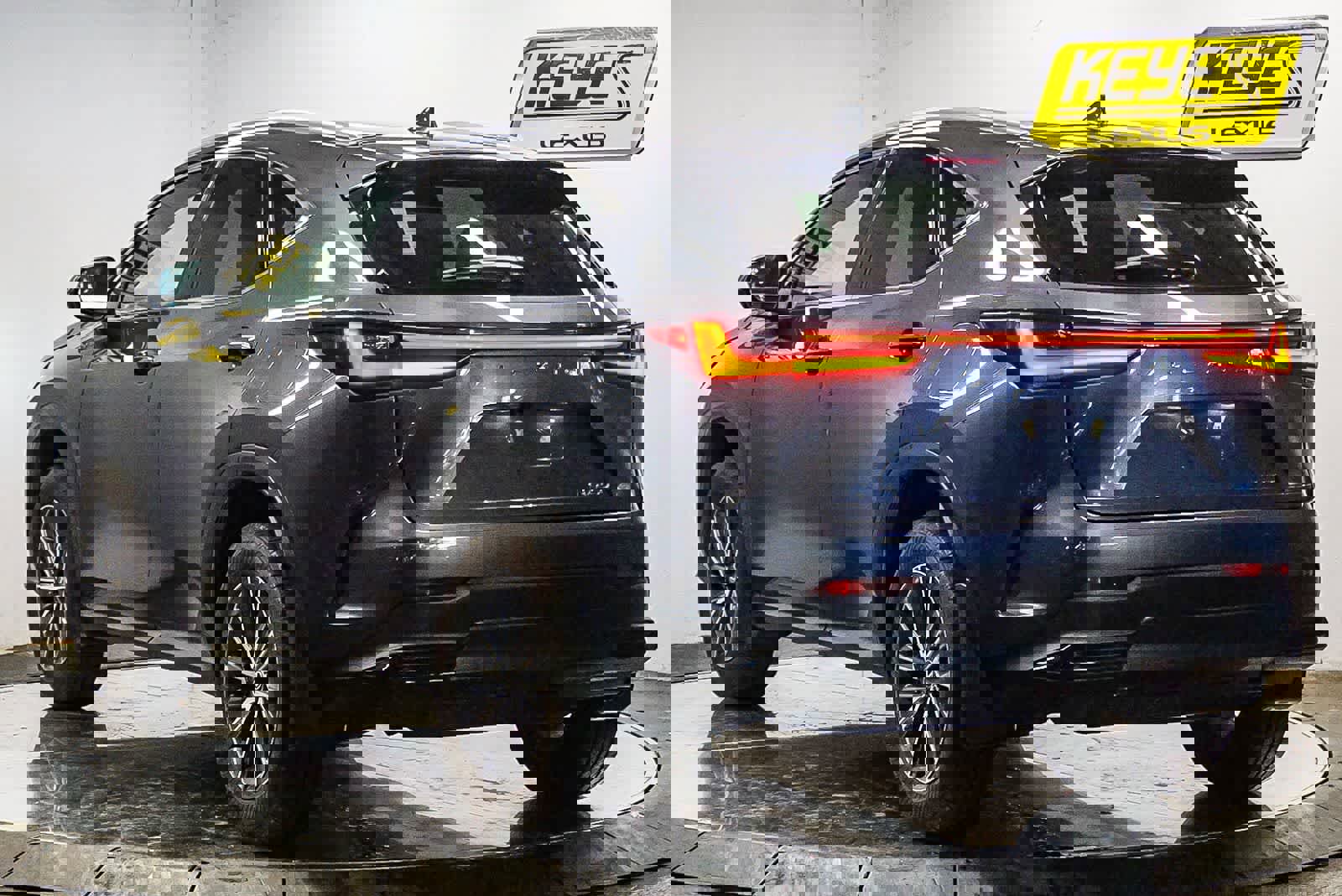 Used 2024 Lexus NX 250 FWD image 2