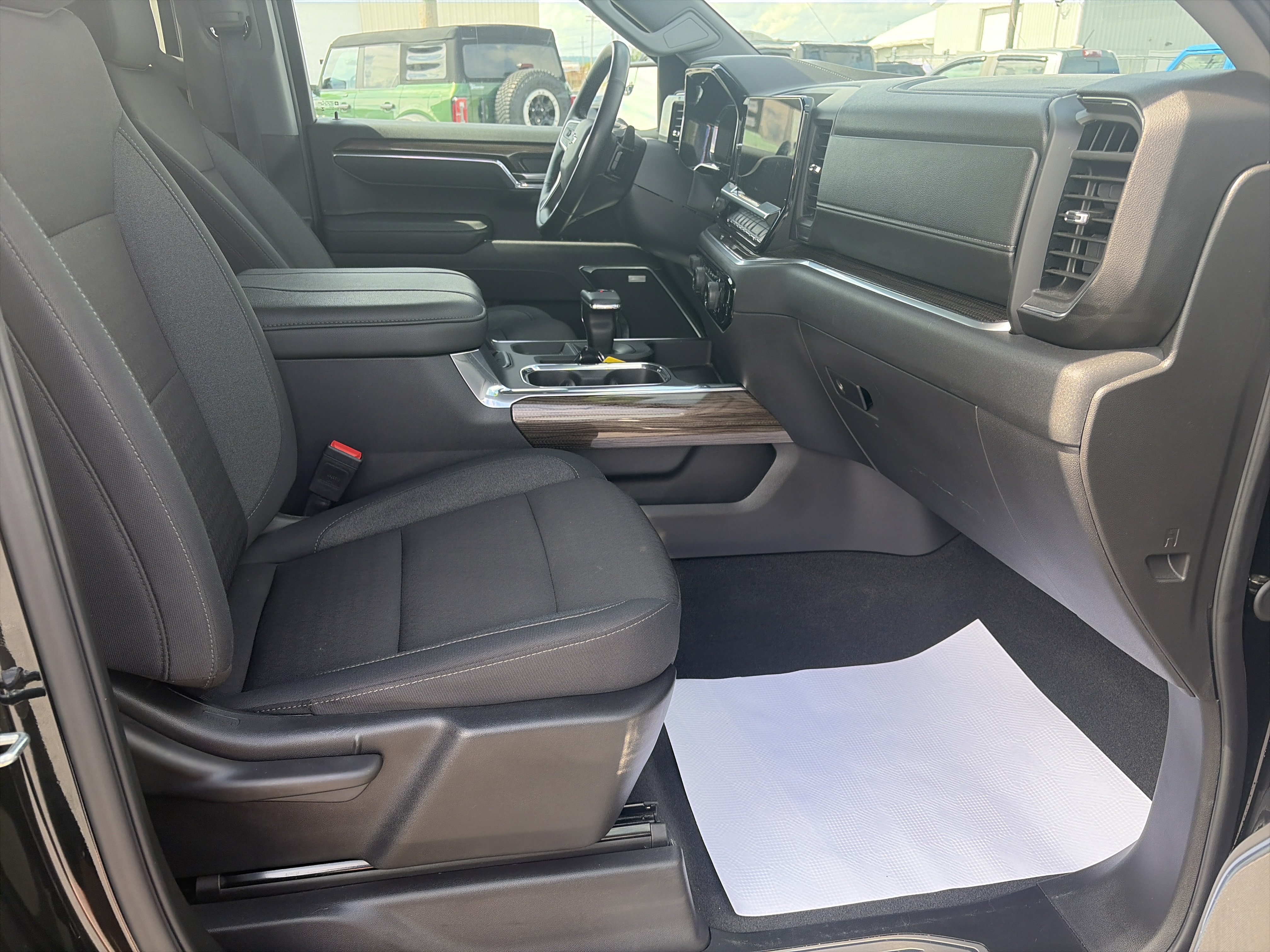 Used 2025 Chevrolet Silverado 1500 LT Trail Boss w/ Convenience Package II AWD/4WD image 8